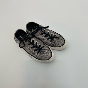 Converse All Star Ladies Size 5.5  Cracked Leather Ox 551591C  Sneaker